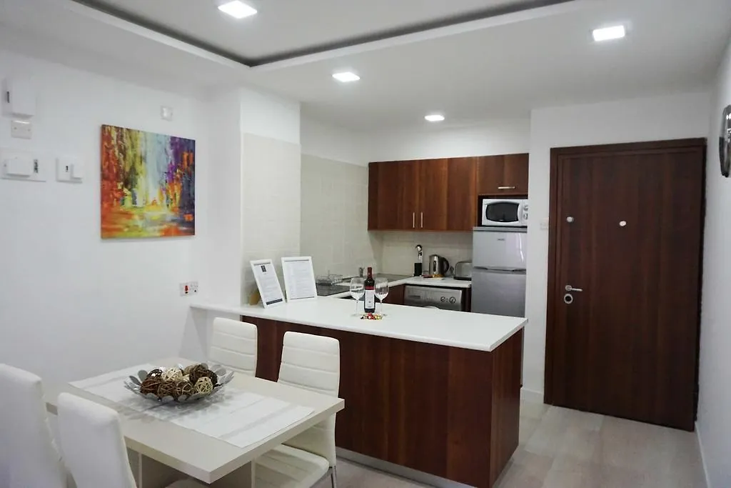 Lazuli Beach & Pool Apartment 501 Larnaca